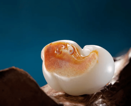 天价|2210万成交！这块天价籽料，火了！