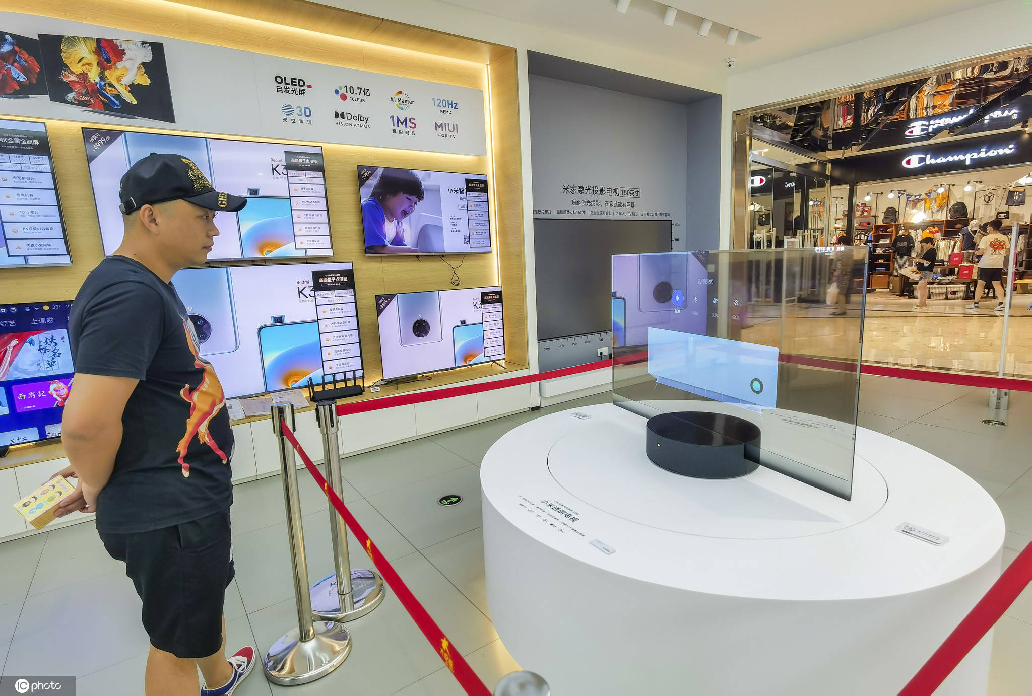 小米|小米透明电视亮相上海小米之家