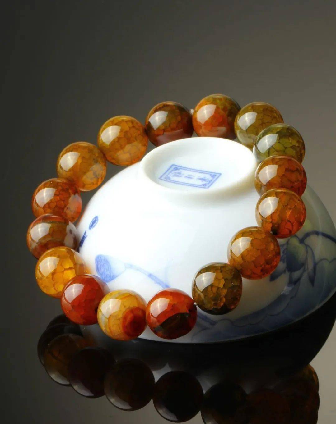 玛瑙|杨杨：5大“美人玉”，价格低哭了！却颜值不输翡翠，质感媲美羊脂！