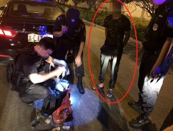 女士|女子穿金戴银被抢，对方却只夺走一根28元的跳绳？？他这样解释……