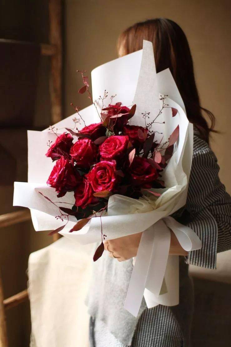 珠宝|情人节可以不送珠宝，绝对不能不送花！