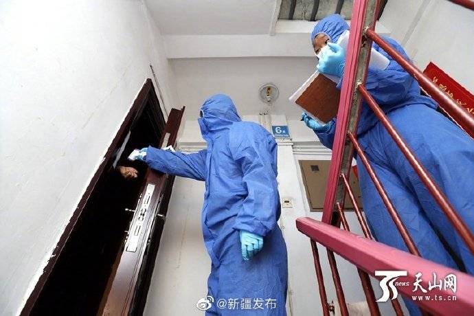 乌鲁木齐|乌鲁木齐社区战疫志愿者中的“铁搭档”