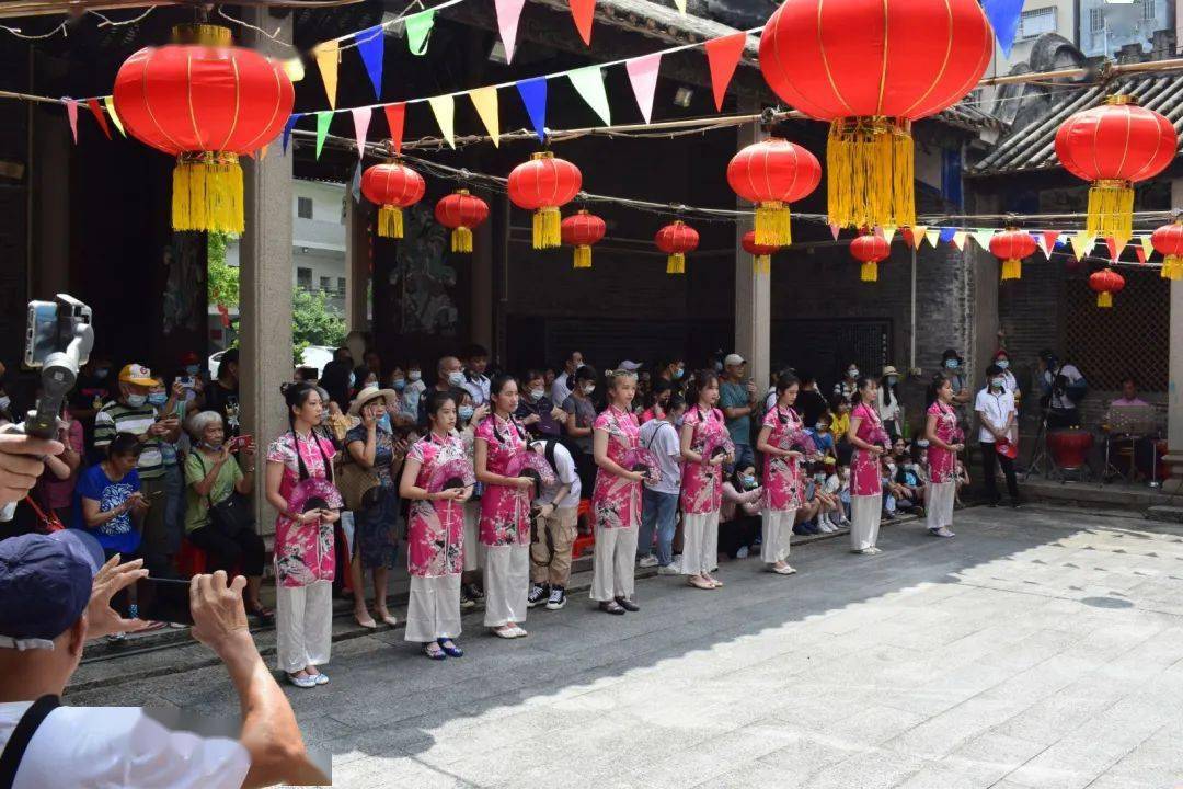 老外啧啧称奇珠村乞巧节今日上午迎七娘