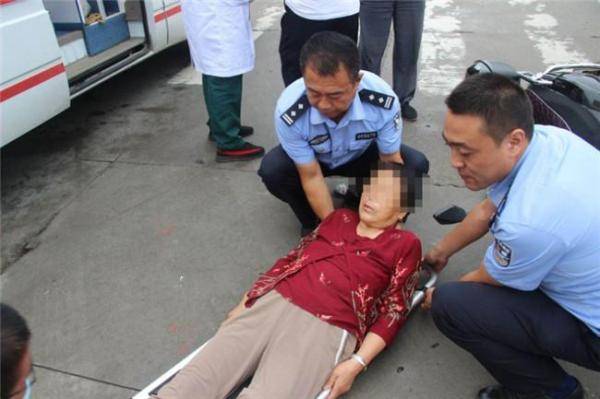 路遇|铜川：交警路遇交通事故 救助伤者暖人心