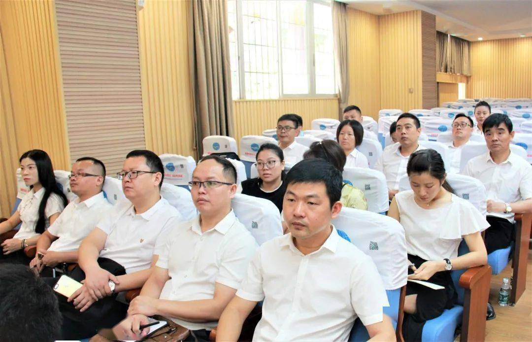 曲谱育上班前培训_不想上班图片(2)