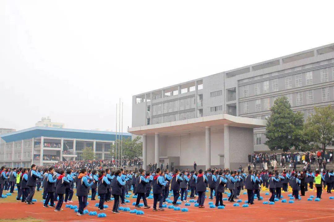 视频学霸是如何养成的桂阳展辉学校邀请了三位清华学子分享学习经验