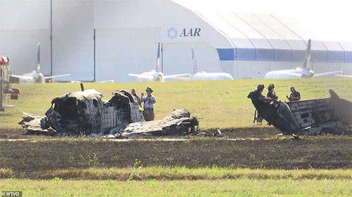 美国一架“空中国王”飞机冲出跑道起火 飞行员丧生