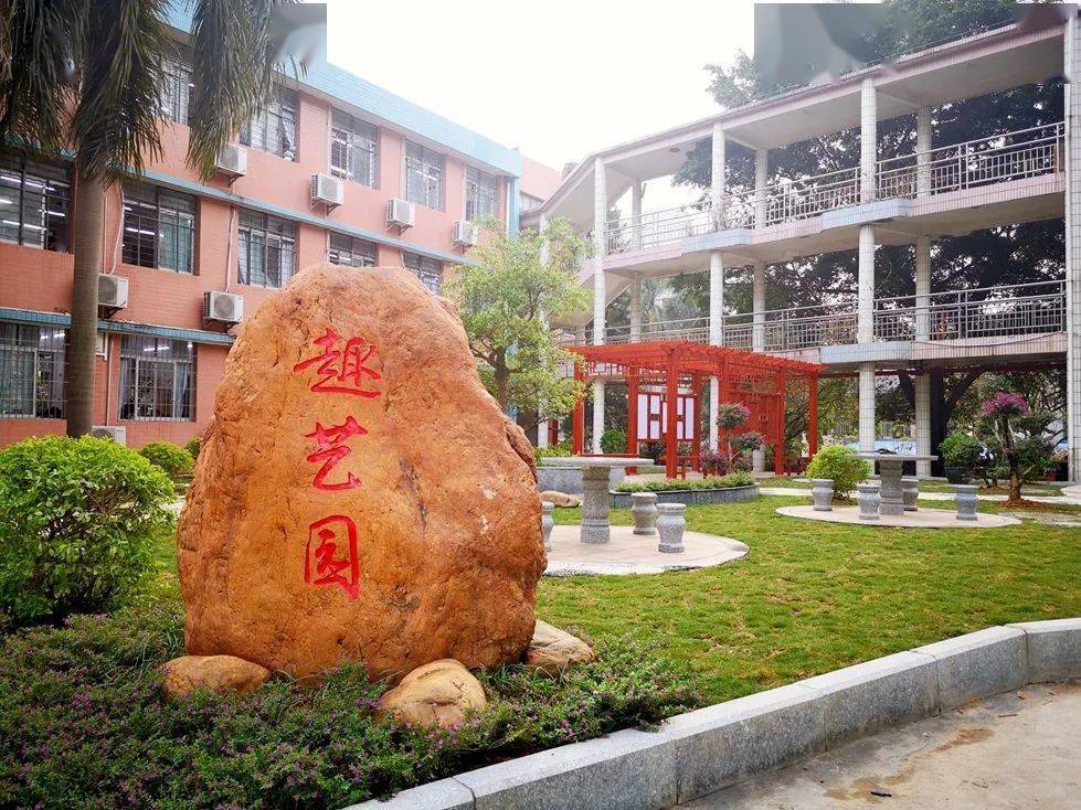 旗峰中学是广东省一级公办学校,坐落于佛山市南海区里水镇东南部的