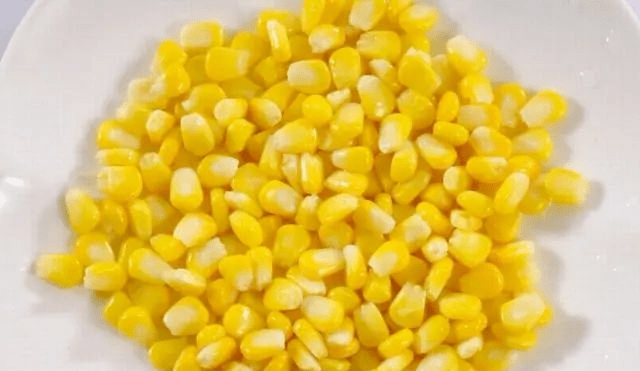 玉米粒|却是鲤鱼草鱼的最爱，看见就追着咬！这款玉米饵的做法虽然复杂
