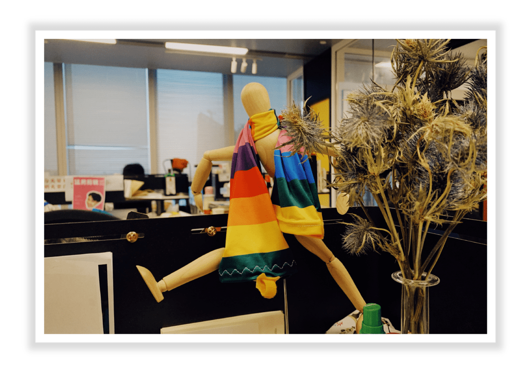 情商|为什么有的人,轻轻松松就成为了大家喜欢的同事?