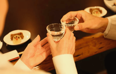 银行|【关注】新员工不喝领导敬酒，遭扇耳光辱骂？涉事银行回应