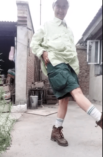 旧衣服|70岁蒙古奶奶，捡儿子不要的旧衣服，竟靠穿搭惊艳全国！网友：真美~