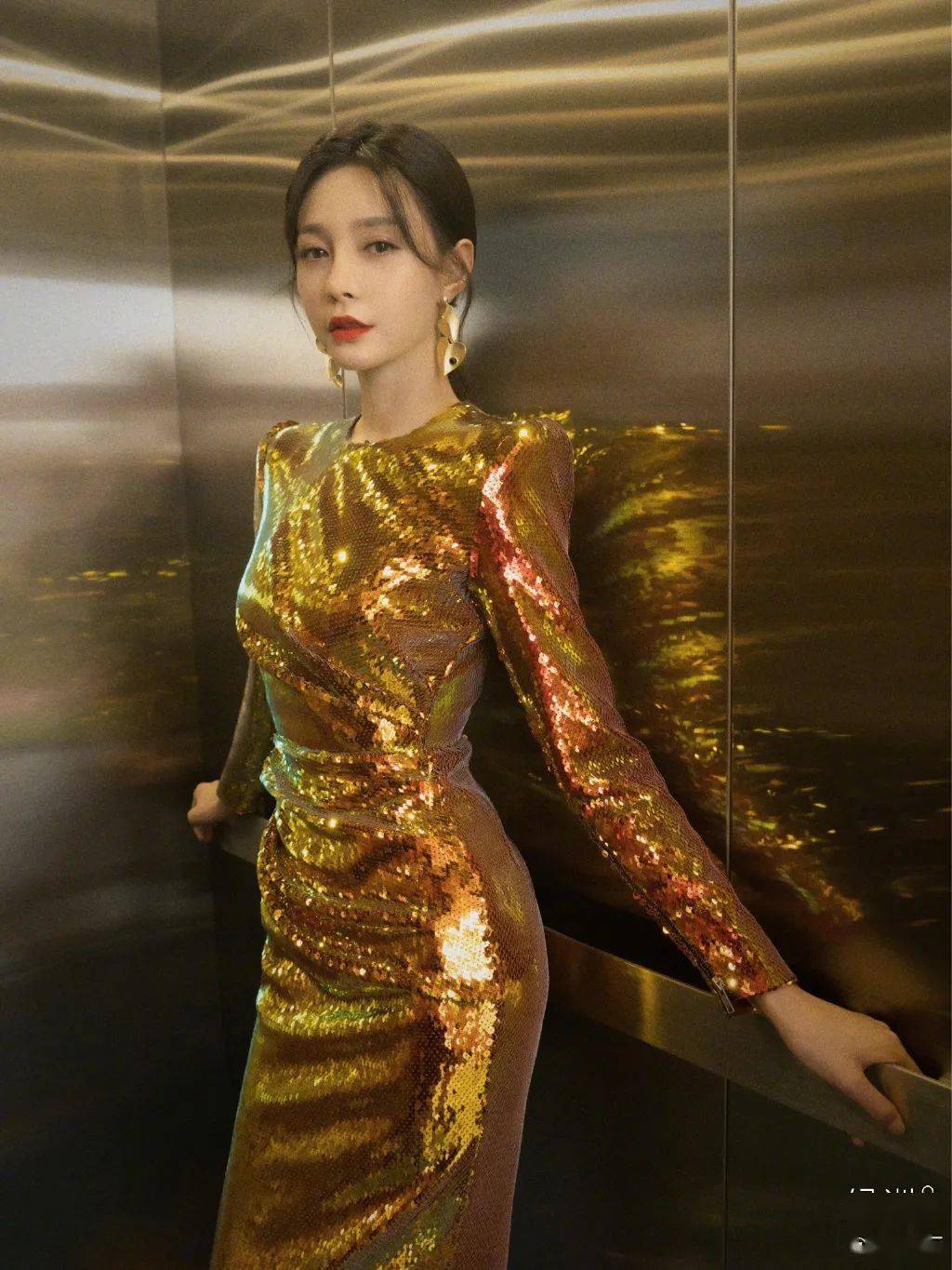 亮片|提问：王智姐姐到底收藏了多少条亮片裙？