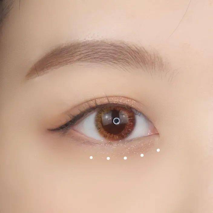 眼影|眼睛好看的女生,都比你多做了这一步!