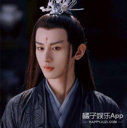 差异|虽然承认整容了，但这前后差异也太大了…