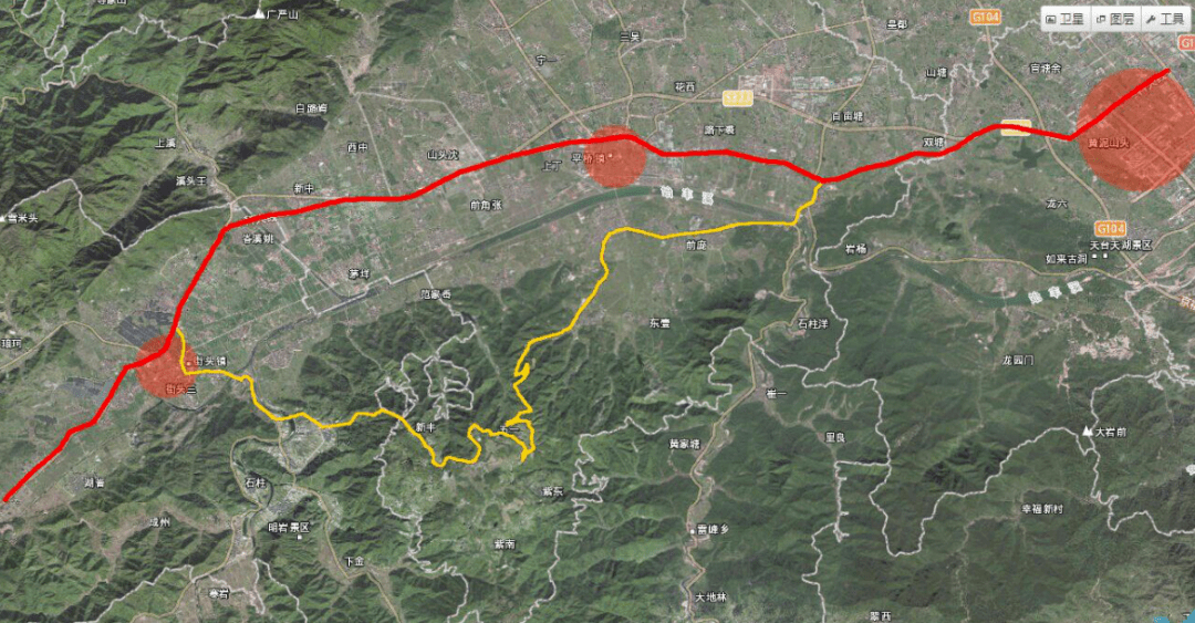 海拔500米,距离天台县城约20公里,距离杭绍台高速公路街头站5公里