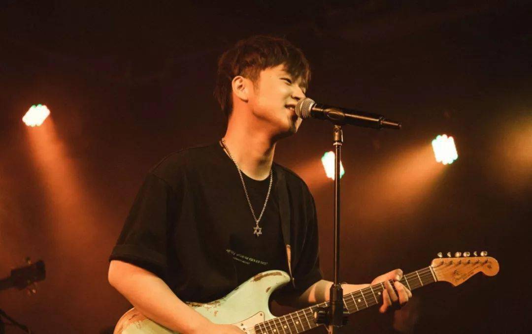 回味年少时的懵懂动人〈唱情歌〉余佳运/尤克里里 吉他弹唱谱