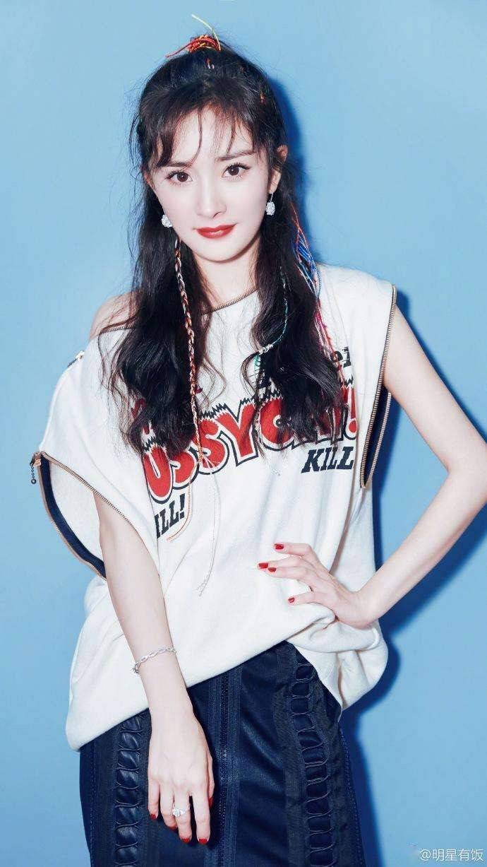 直播|杨幂代言造型被吐槽,像直播精神小妹儿,土到极致就是潮