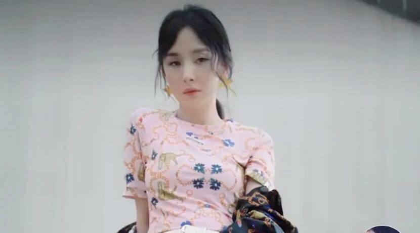 直播|杨幂代言造型被吐槽,像直播精神小妹儿,土到极致就是潮