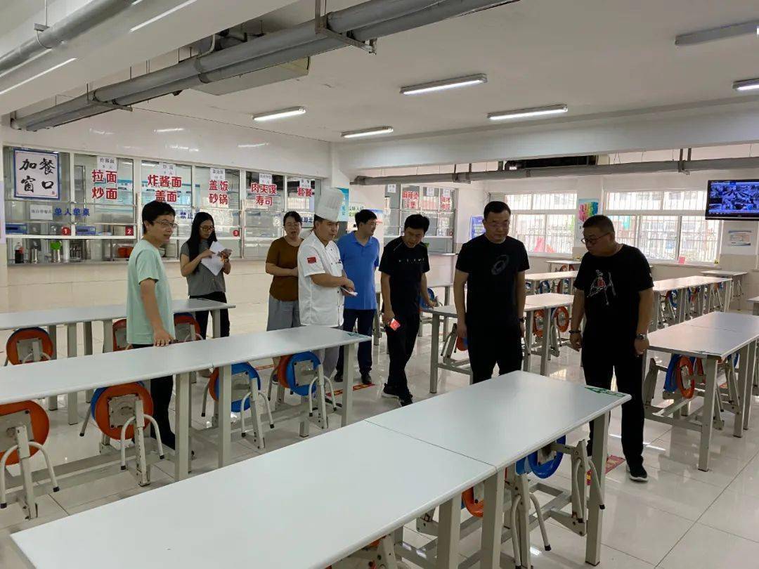 30日下午,青岛旅游学校校长孙信成,党总支书记刘宇虹,安全副校长王钰