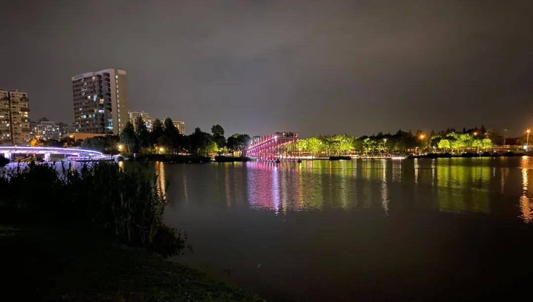 远香湖的夜景更"靓"了,快去打卡!_手机搜狐网