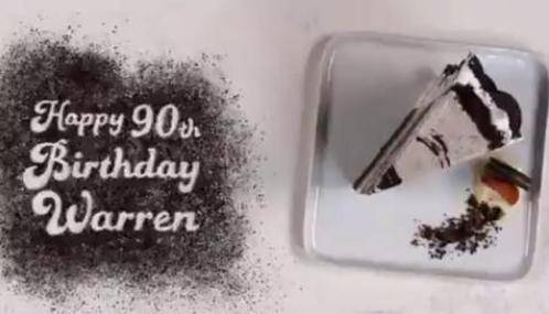 巴菲特|比尔·盖茨做蛋糕为巴菲特90岁庆生：他像一年级学生一样吃饭