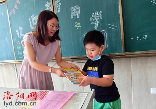 年级|“我是小学生啦”！今日，一年级萌娃入学初体验