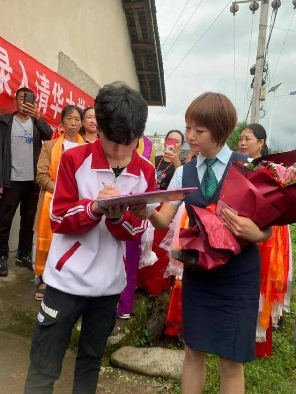 孙川|这位凉山学生收到清华大学通知书 背后故事很励志