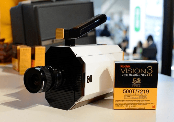 制药|140岁柯达，卖不出胶卷惨遭破产？竟靠跨界制药、卖衣服，重新复活！