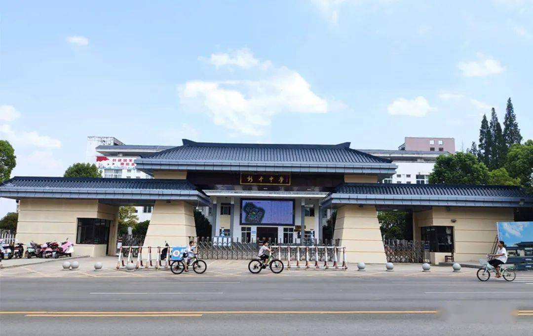 由北京市政集团承建的浮梁一中校区综合提升改造工程投资总额约8000