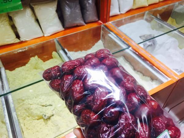 手脚|促进血液循环，手脚不凉了，失眠也好了！葡萄干和此物搭配泡