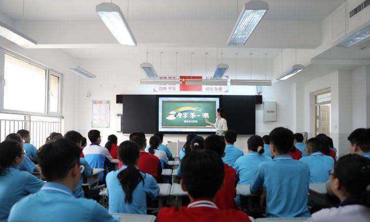 济宁市|济宁市任城区15所新建校园迎来“开学第一课”