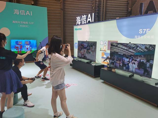 海信|海信发布社交电视新品：1T私有云打造家庭智慧中心