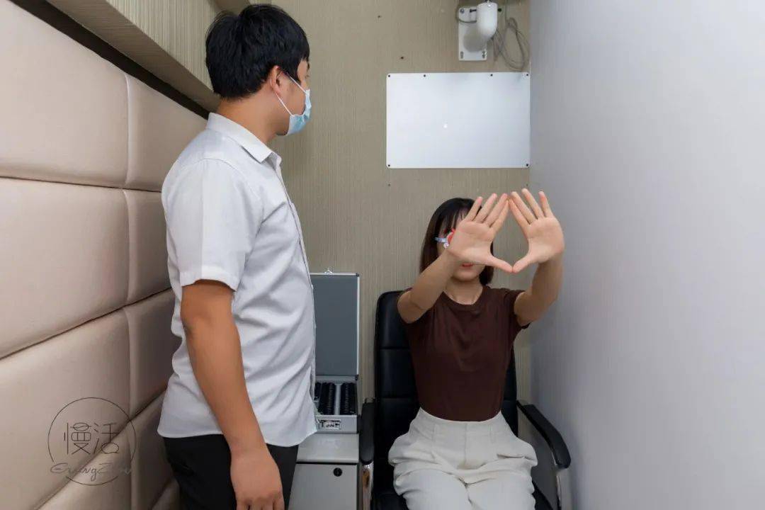 镜片|99元配防蓝光镜，告别“土黑框”和“啤酒瓶底”，高度近视应该这样挑眼镜！