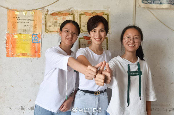 巴东|在网友“爱心蛋”帮助下，湖北巴东700多名困难家庭女孩考上大学