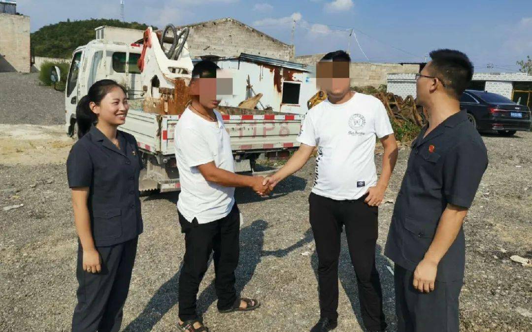 平坝高峰法庭:庭长现场说理讲法"扯皮"双方化解纠纷