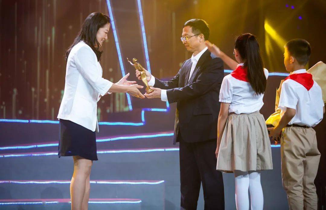 中国最美老师前十 d529fca9bbca4c1d9738f5872d6c89e1.jpeg