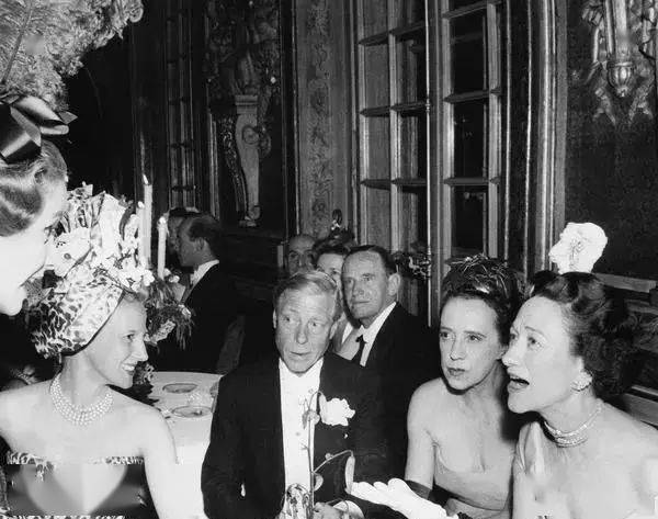 婚姻|“亿万名媛”芭芭拉·霍顿，用珠宝堆砌的一生