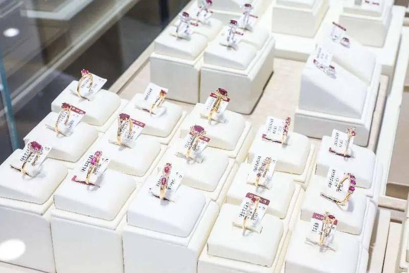 珠宝节|太划算啦!巴黎春天浦建店“耀你幸福珠宝节”火热开启,9月我们结婚吧!