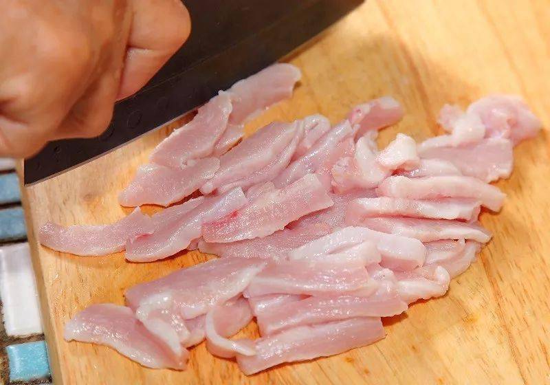把肉切厚厚的薄片 f120c0cd020e4e8384f85b4f38694efe.jpeg