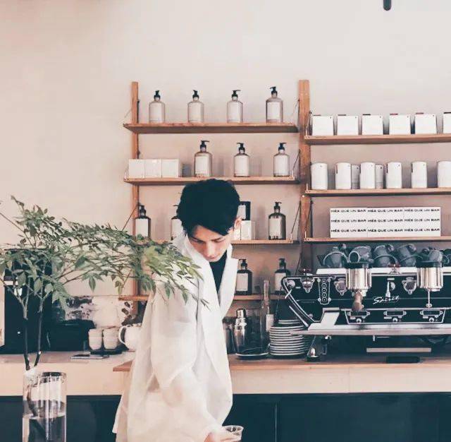 shop|编辑之选｜凭设计出圈的酒吧主理人Derek，又开了一家“拒绝被定义”的家居集合店