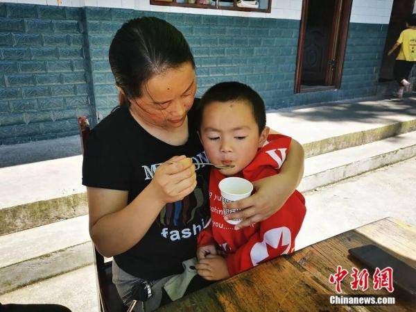 20年|当爹当妈还得当老师 这对乡村教师夫妇一干就是20年