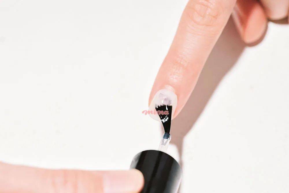 夏末|夏末时节 演绎极致的微色彩美甲