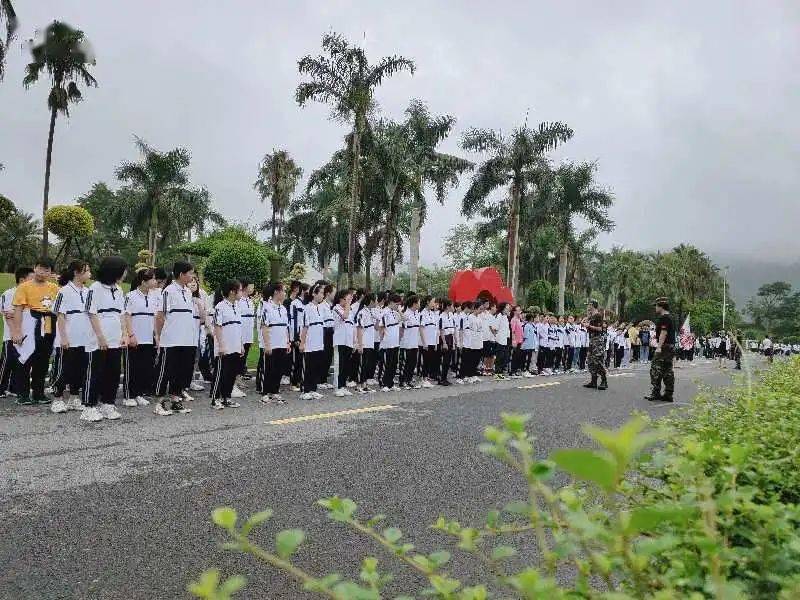 漳州九中八年级东南花都研学实践活动热血青春挥洒汗水升华自我砥砺