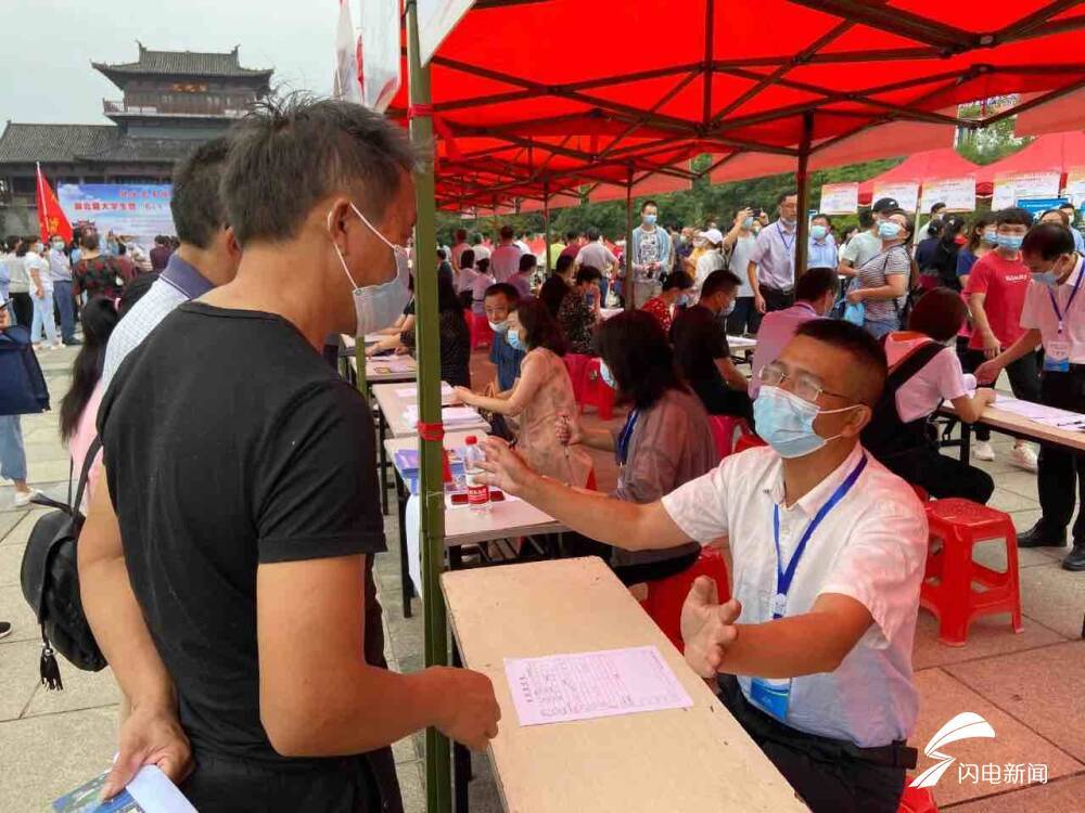 黄冈|山东黄冈联手举办招聘会 1507人初步达成就业意向