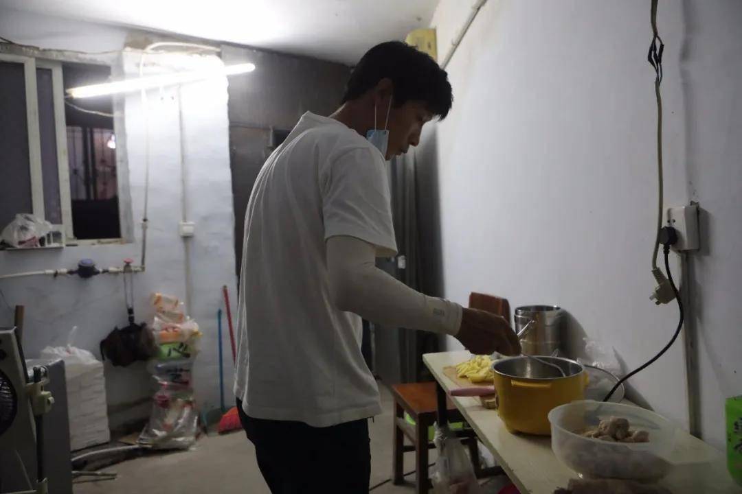 9月4日|儿子多一份救命钱一拍 | 和时间赛跑的骑手父亲：多送一份餐