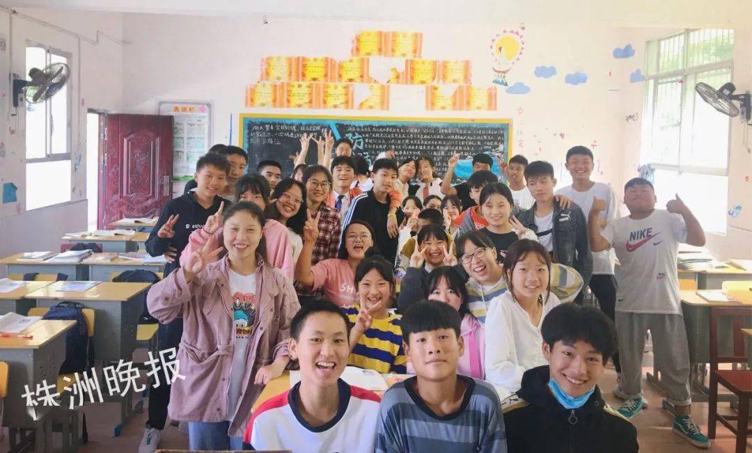 600分|班上30人高考22人超600分！湖南这位女教师超厉害！今年51岁的她又做了个决定……