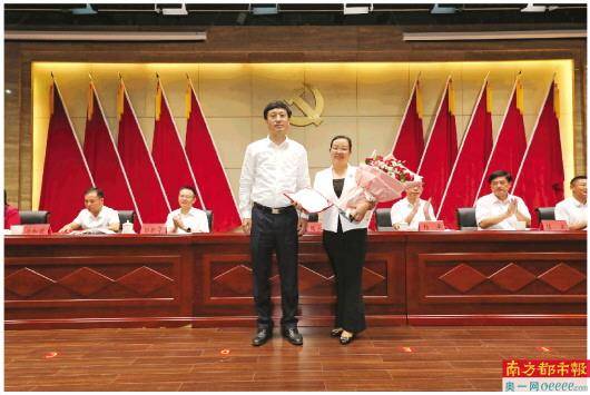 坪山区|姚远获评教书育人模范 梁莉获评年度教师