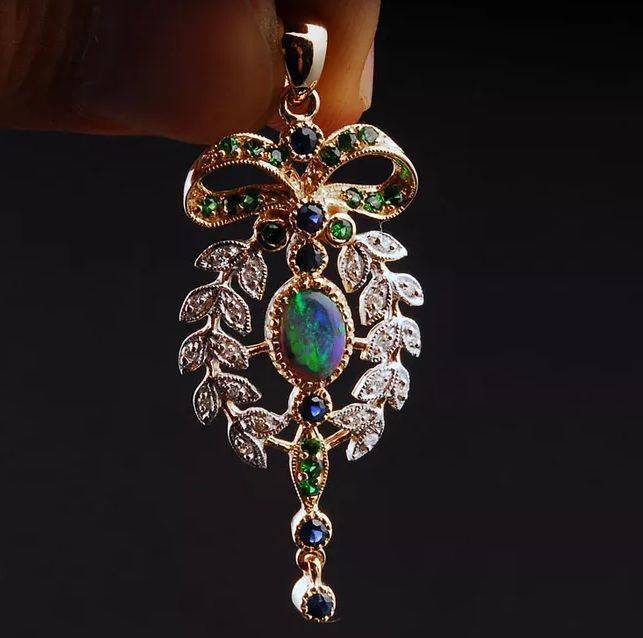 装饰品英文名称 70487d1ce0df42f1ab31ece209ce421e.jpeg