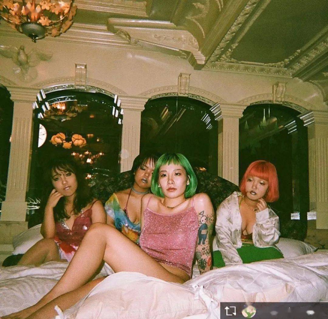 夜店|身高只有1.24m的侏儒女，却成了东京某夜店的最人气舞女，你不努力谁替你坚强？